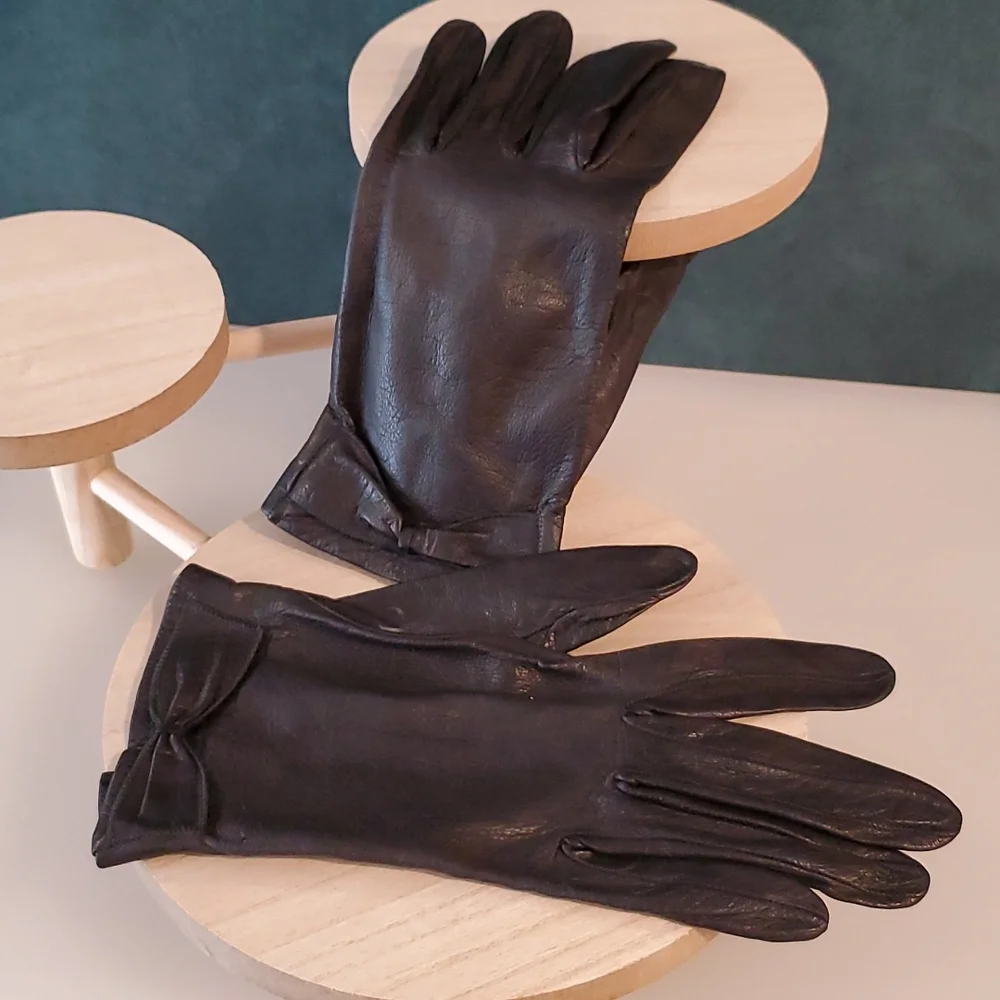 Vintage Black gloves for smaller hands bow detail
